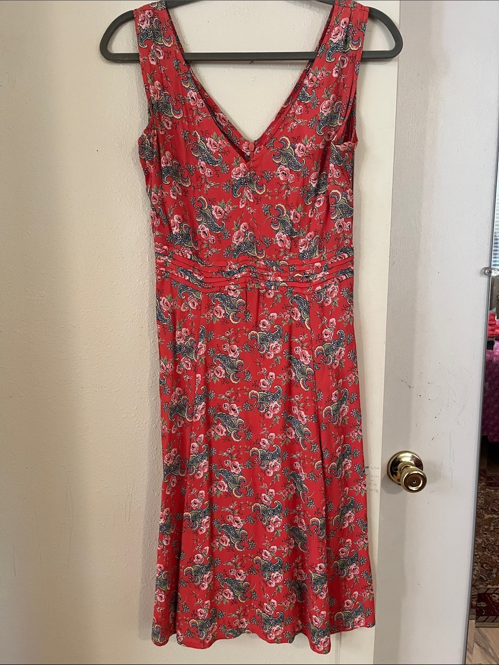 American Vintage Coral Paisley V-Neck Midi Dress